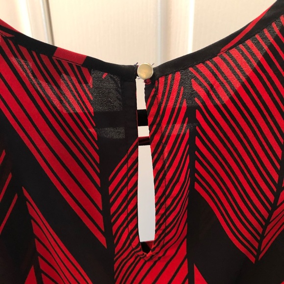 Red and black sleeveless blouse - Picture 5 of 5